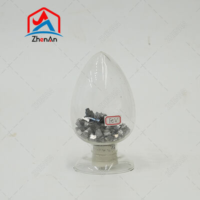 Alliage fer-vanadium FeV80 avec 80 pour cent de vanadium, en mottes denses, pour aciers de construction et tôles de cuves sous pression